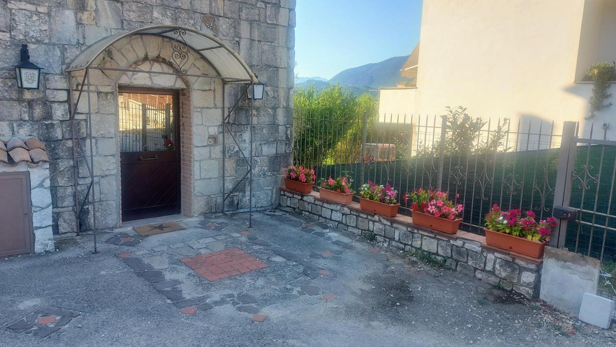 Casale Di Pesche Acomodação com café da manhã Exterior foto